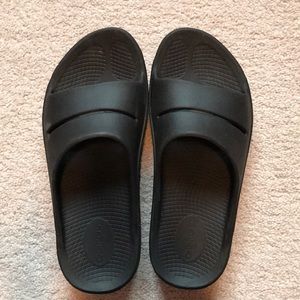 Black oofos sandals size 10